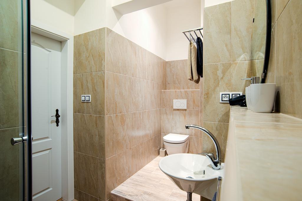 Apartment Gesse Brezinova Прага Экстерьер фото