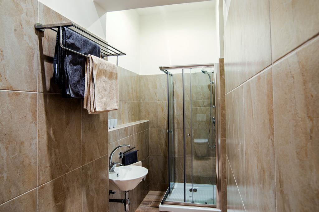 Apartment Gesse Brezinova Прага Экстерьер фото
