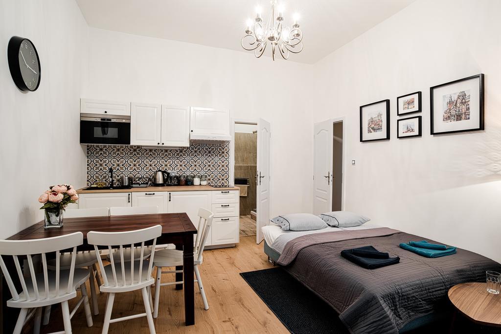 Apartment Gesse Brezinova Прага Экстерьер фото