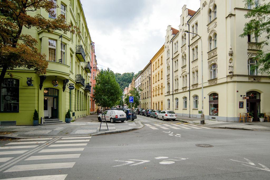 Apartment Gesse Brezinova Прага Экстерьер фото