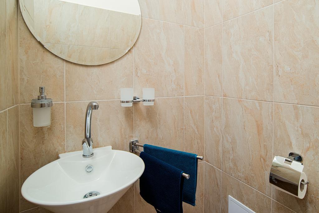 Apartment Gesse Brezinova Прага Экстерьер фото