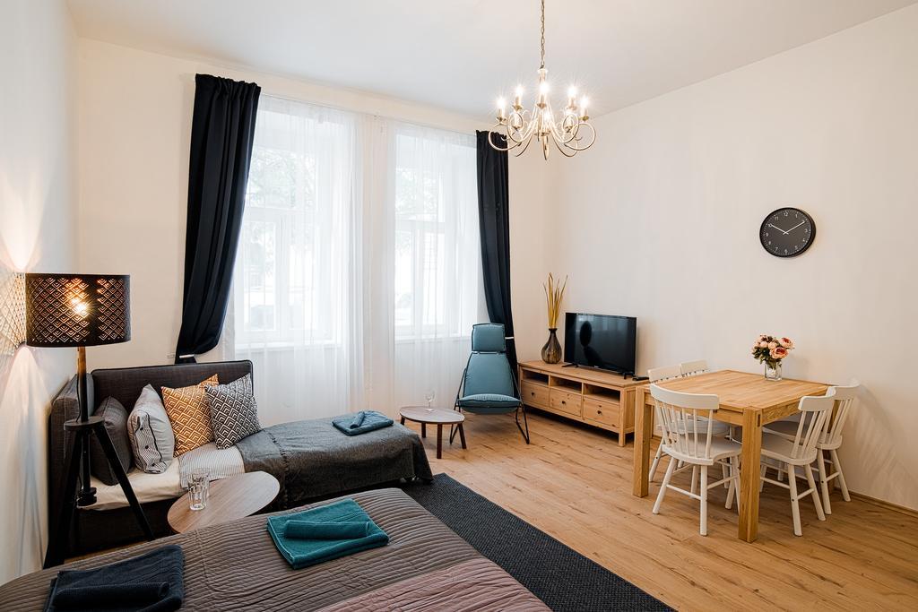 Apartment Gesse Brezinova Прага Экстерьер фото