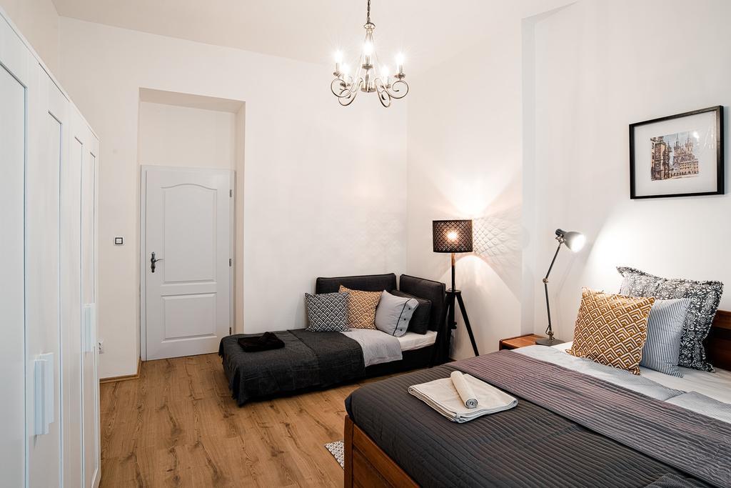 Apartment Gesse Brezinova Прага Экстерьер фото